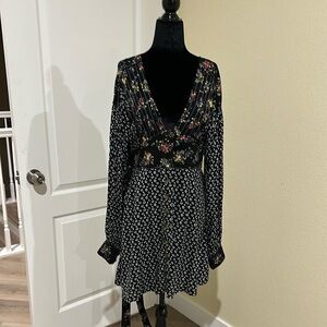 FREE PEOPLE. Floral Black Dress. SIZE MEDIUM BOHO. FEMININE.
